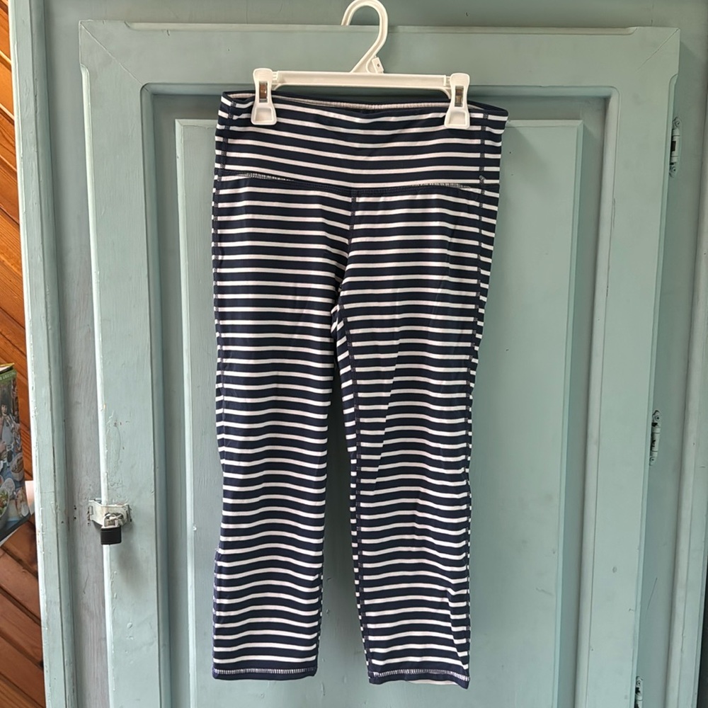 FLASH SALE ❤️ Athleta Capri size small blue white stripe